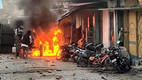 Communal Violence Erupts in Haldwani Following Demolition of Madrasa; State Implements Curfew and 'Shoot-at-Sight' Orders